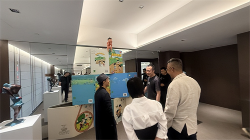 向上·向上雕塑展宋庄启幕 吴梁焰“红领少年”解码符号与生命力量(图7)