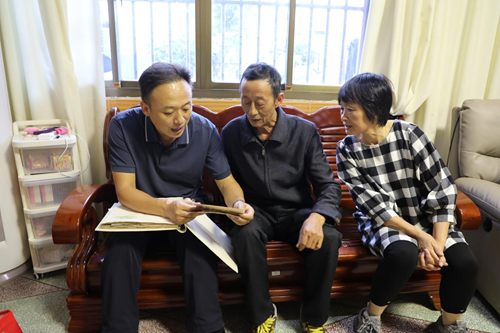 一针一线忆英烈，千里寻根传精神——陈涛派出所赴霍邱续写红色传承篇章(图1)