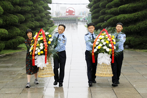 一针一线忆英烈，千里寻根传精神——陈涛派出所赴霍邱续写红色传承篇章(图3)