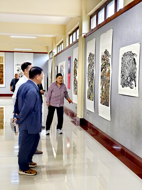 枣庄市人大办公室离退休第一党支部开展“铭记抗战历史、汲取奋进力量”主题党日(图2)