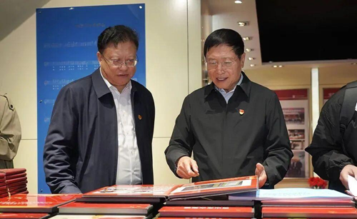 “吉林大学马克思主义学院基层党建调研实践基地”揭牌仪式在白山方大集团吉林省酒文化博物馆举行(图3)