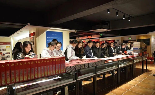 “吉林大学马克思主义学院基层党建调研实践基地”揭牌仪式在白山方大集团吉林省酒文化博物馆举行(图5)