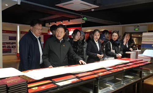 “吉林大学马克思主义学院基层党建调研实践基地”揭牌仪式在白山方大集团吉林省酒文化博物馆举行(图4)