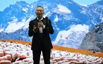 “情歌大叔”李笑天中国民歌演唱会在京举行(图4) “情歌大叔”李笑天中国民歌演唱会在京举行(图4)