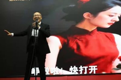 “情歌大叔”李笑天中国民歌演唱会在京举行(图14) “情歌大叔”李笑天中国民歌演唱会在京举行(图14)