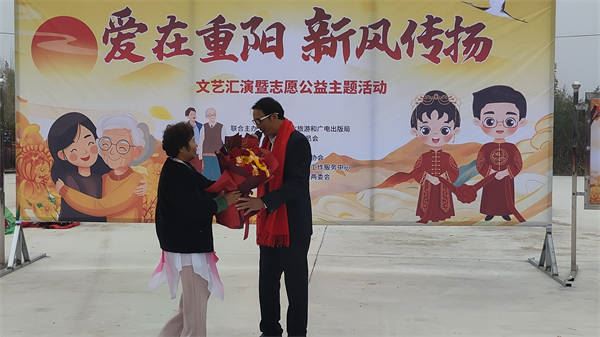 小张庄举办“爱在夕阳、新风传扬”文艺汇演，谱写乡风文明新篇章(图10)