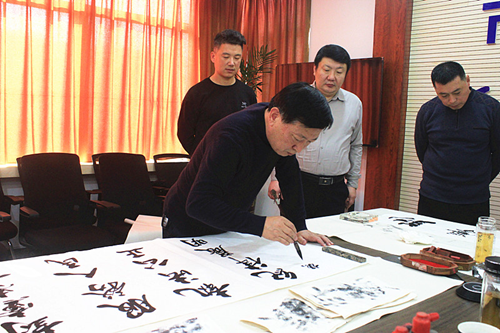 小雪迎墨香 文化润警营——书画名家走进警营共绘警民鱼水情侧记(图3)